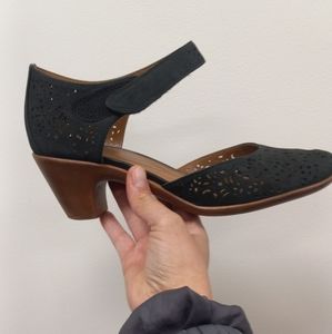 Womens size 9.5 mary janes